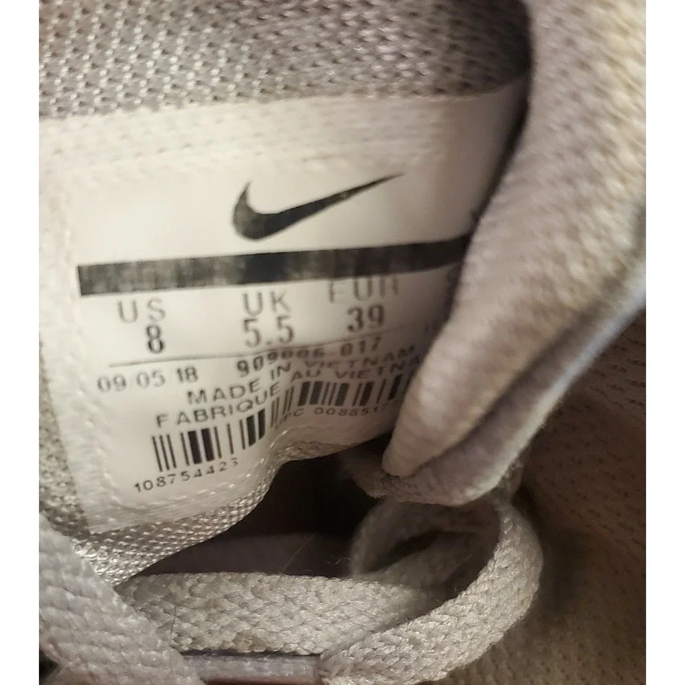 Nike Run Swift‎ Sneakers Women's Size 8 Gray